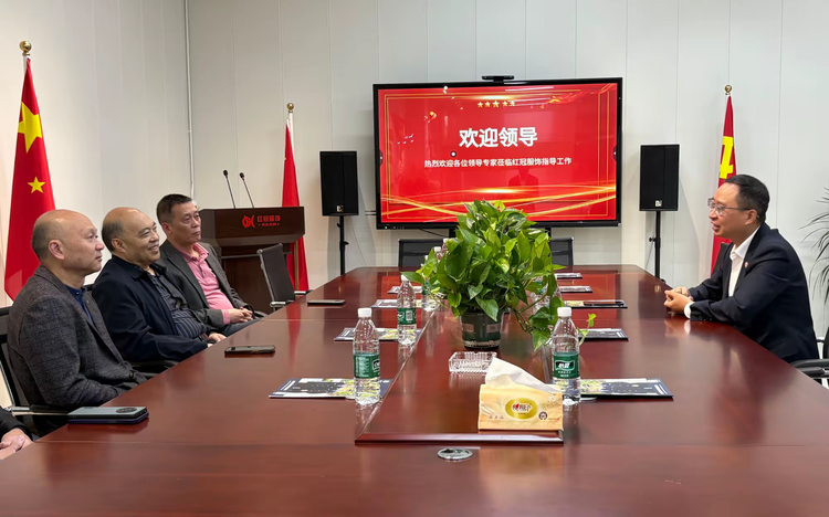 弘扬双拥传统 推动经济发展  ——原昆明陆军学院院长黄昌杰大校亲临红冠服饰考察指导，为制服设计生产注入专业力量